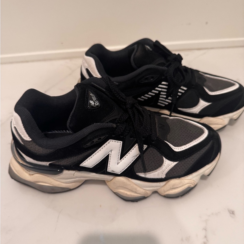 New balance sneakers - women’s size 8